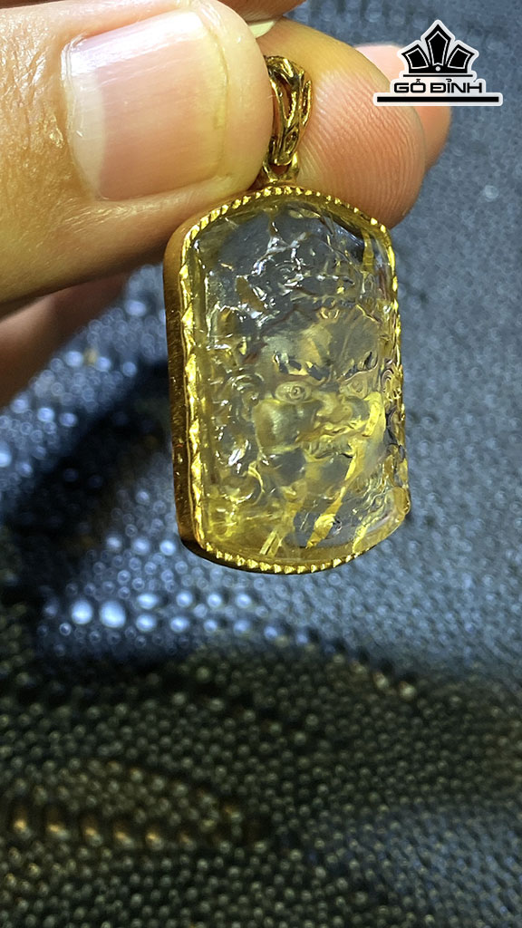 Diện Hoàng Thần Tài Bảo Thiên Đá Thạch Anh Tóc Vàng Cao 29 Ngang 21 Sâu 9,5 (mm) 11gr