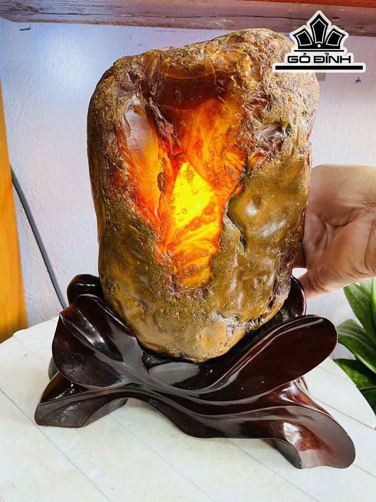 Tác Phẩm Đá Mã Não Cao 30 Ngang 15 (cm) 4,7kg