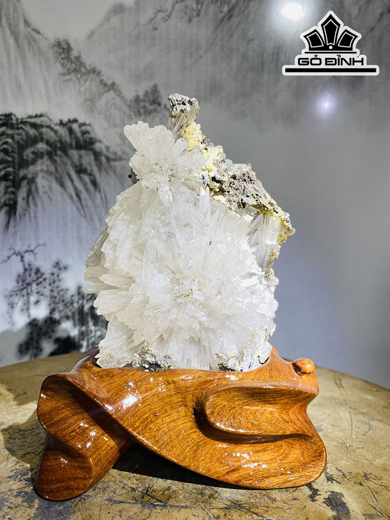 Tác Phẩm Đá Thạch Anh Kim Tử Tháp Cao 18 Ngang 14 (cm) 1,4kg