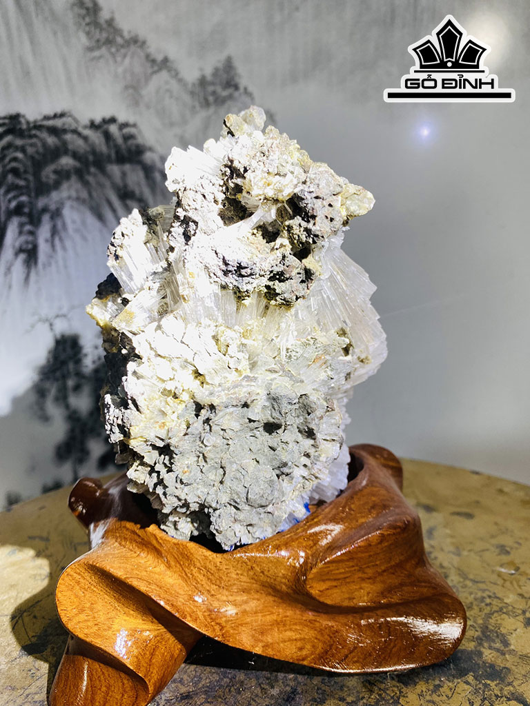 Tác Phẩm Đá Thạch Anh Kim Tử Tháp Cao 18 Ngang 14 (cm) 1,4kg