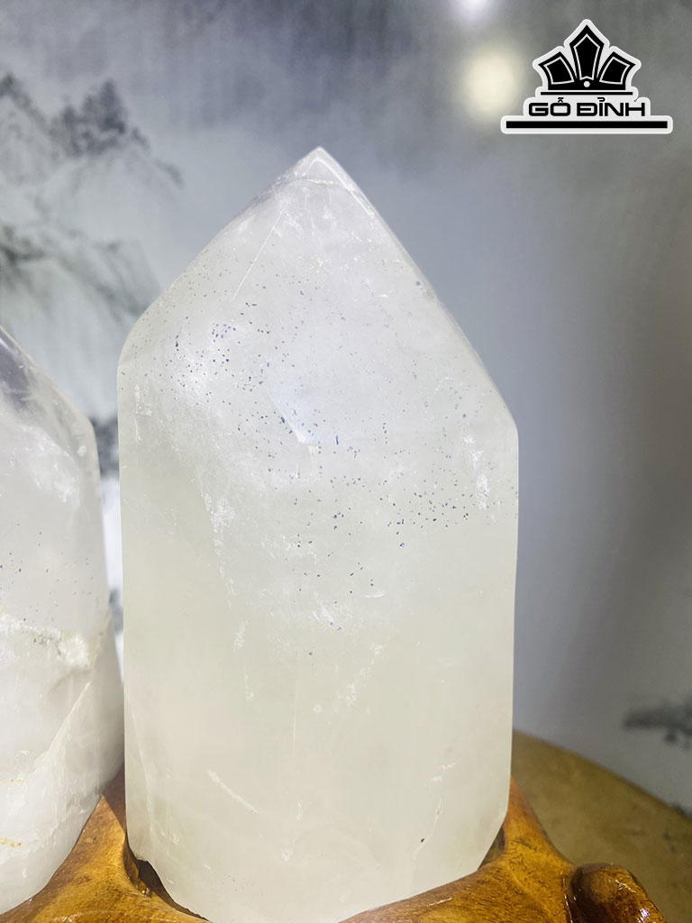 Tác Phẩm Đá Thạch Anh Trắng Cao 19 Ngang 20 (cm) 3kg