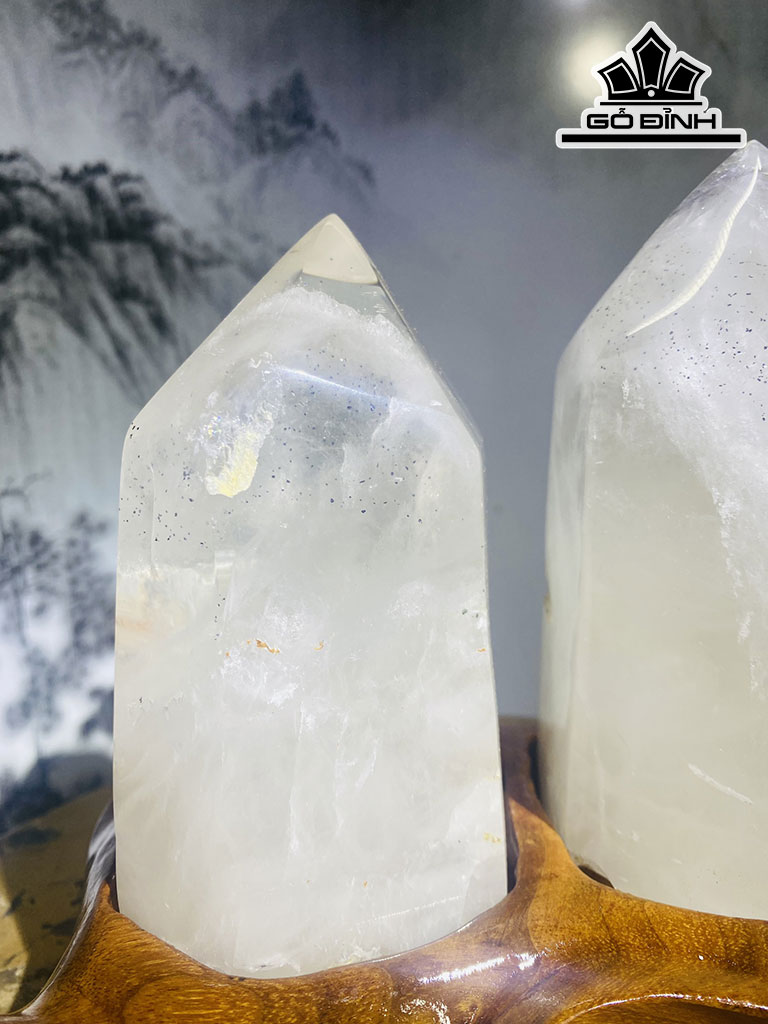 Tác Phẩm Đá Thạch Anh Trắng Cao 19 Ngang 20 (cm) 3kg
