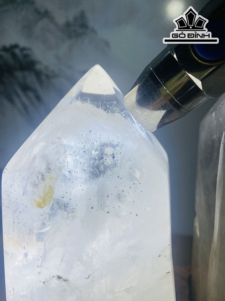 Tác Phẩm Đá Thạch Anh Trắng Cao 19 Ngang 20 (cm) 3kg