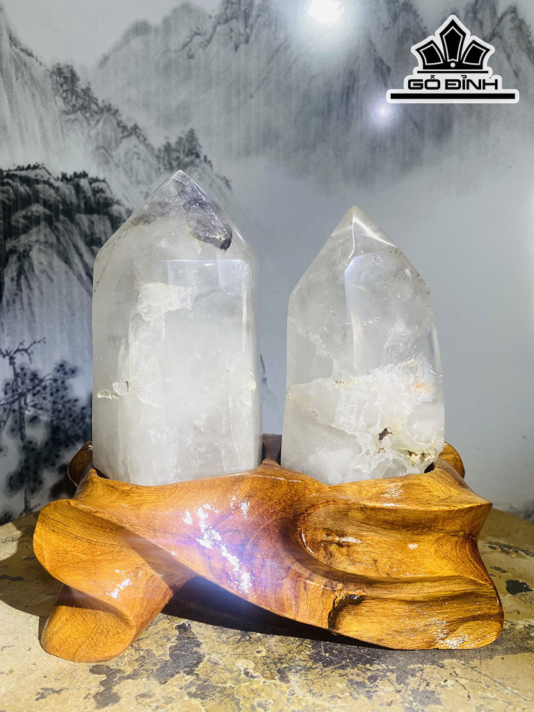 Tác Phẩm Đá Thạch Anh Trắng Cao 19 Ngang 20 (cm) 3kg