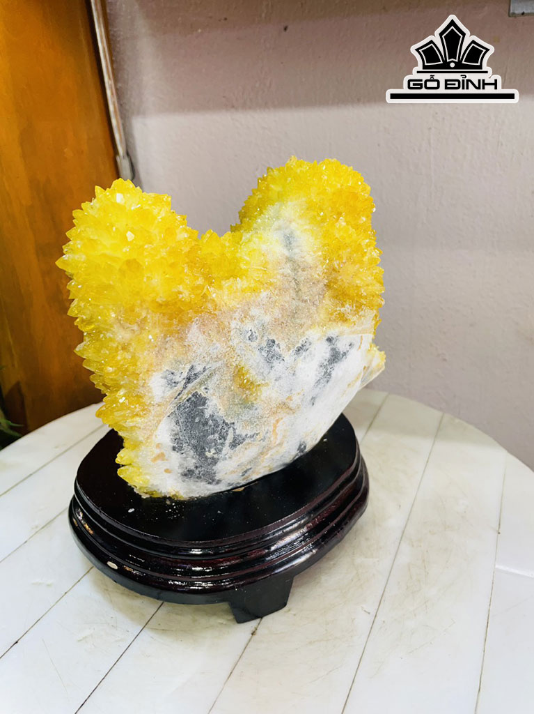 Tác Phẩm Đá Thạch Anh Vàng Cao 20 Ngang 20 (cm) 5,2kg