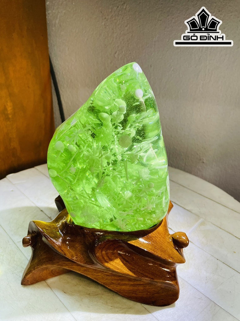 Tác Phẩm Đá Thủy Tinh Bông Tuyết Cao 20 Ngang 12 (cm) 2,5kg