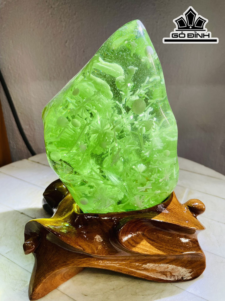 Tác Phẩm Đá Thủy Tinh Bông Tuyết Cao 20 Ngang 12 (cm) 2,5kg