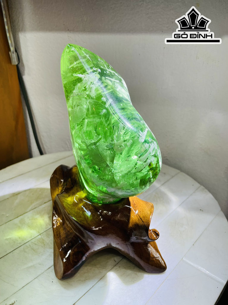 Tác Phẩm Đá Thủy Tinh Bông Tuyết Cao 24 Ngang 12 (cm) 3,3kg