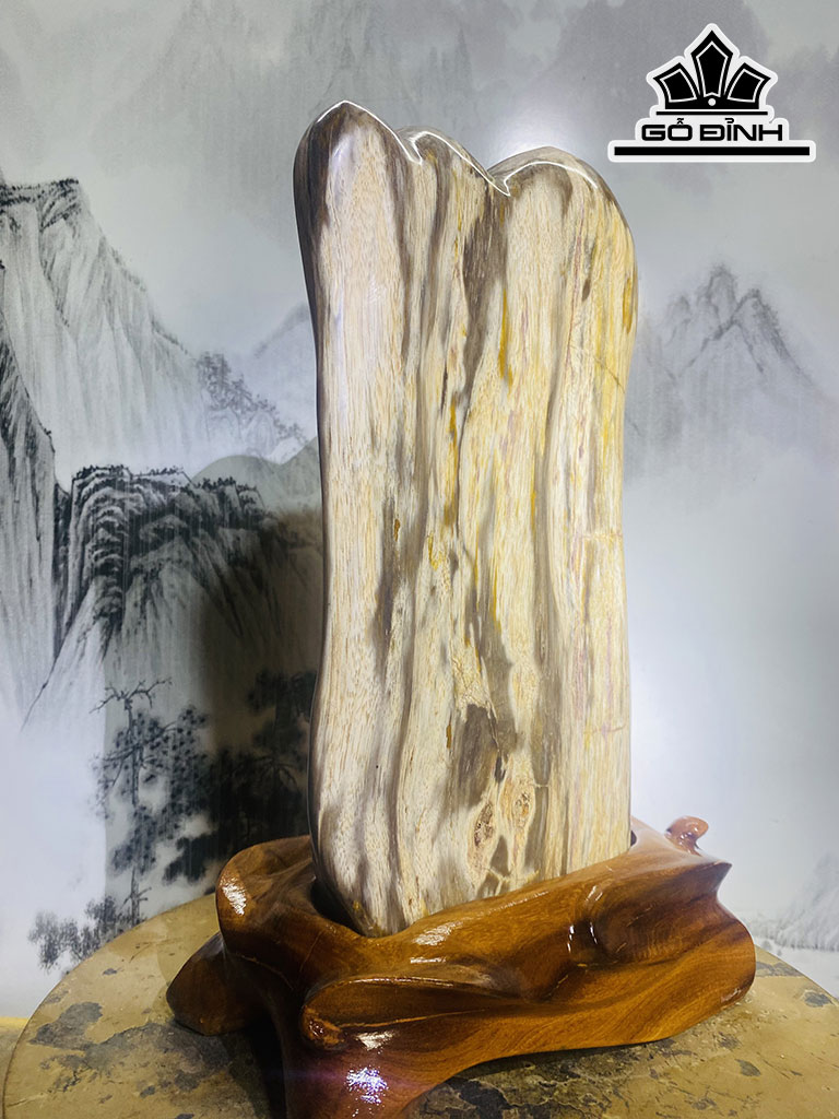 Tác Phẩm Gỗ Hóa Ngọc Cao 38 Ngang 26 (cm) 11,4kg