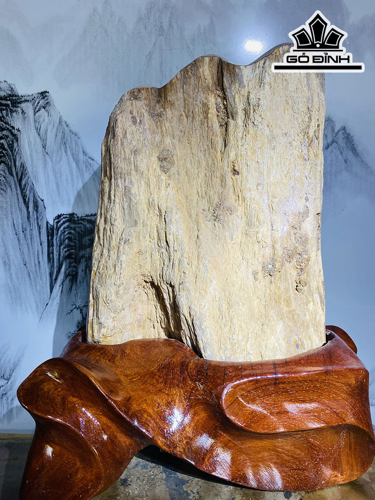 Tác Phẩm Gỗ Hóa Ngọc Cao 44 Ngang 33 (cm) 21kg