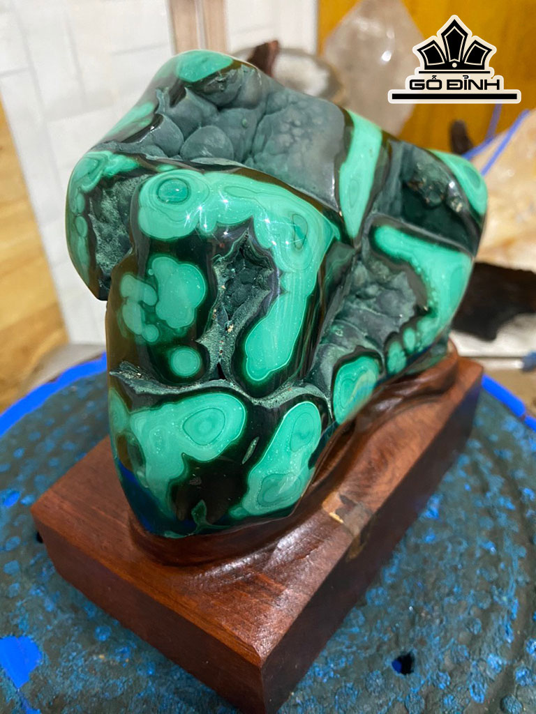 Tác Phẩm Đá Khổng Tước (Malachite) Cao 16 Ngang 15 (cm) 2,7kg