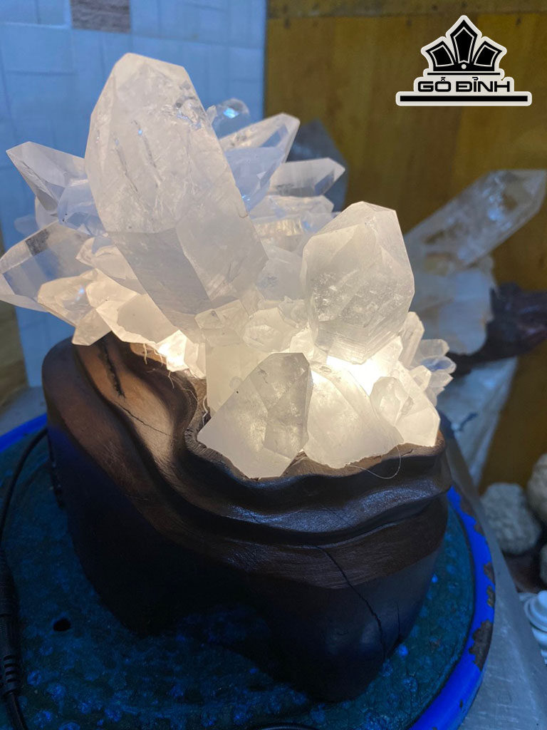 Tác Phẩm Đá Thạch Anh Phale Cao 20 Ngang 20 (cm) 3,45kg