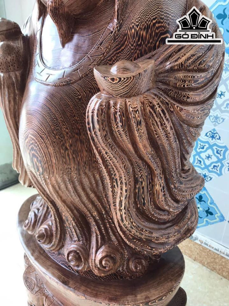 Tượng Thần Tài Gỗ Mun Đuôi Công Cao 105 Ngang 50 Sâu 28 (cm)