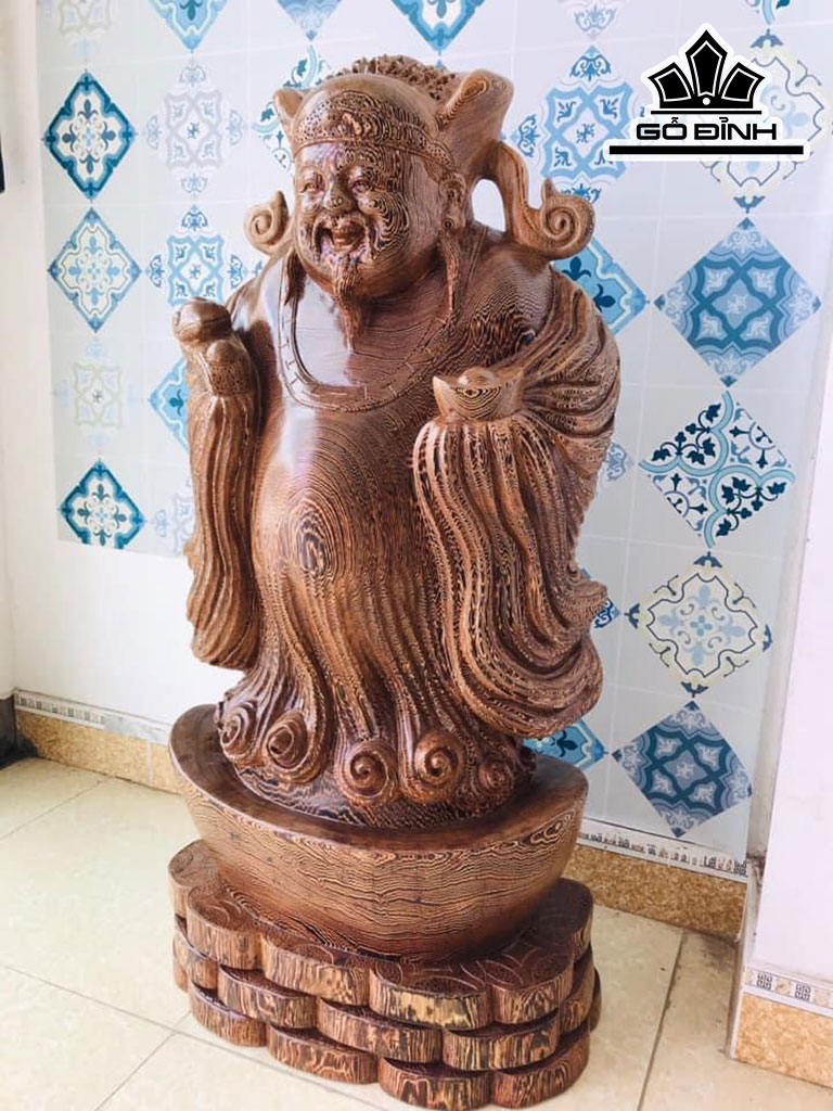 Tượng Thần Tài Gỗ Mun Đuôi Công Cao 105 Ngang 50 Sâu 28 (cm)