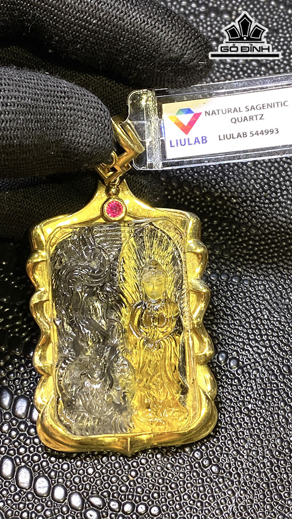 Mặt Dây Chuyền Quan Âm Đá Thạch Anh Tóc Vàng Cao 51,67 Ngang 35,15 (mm) 242,43gr