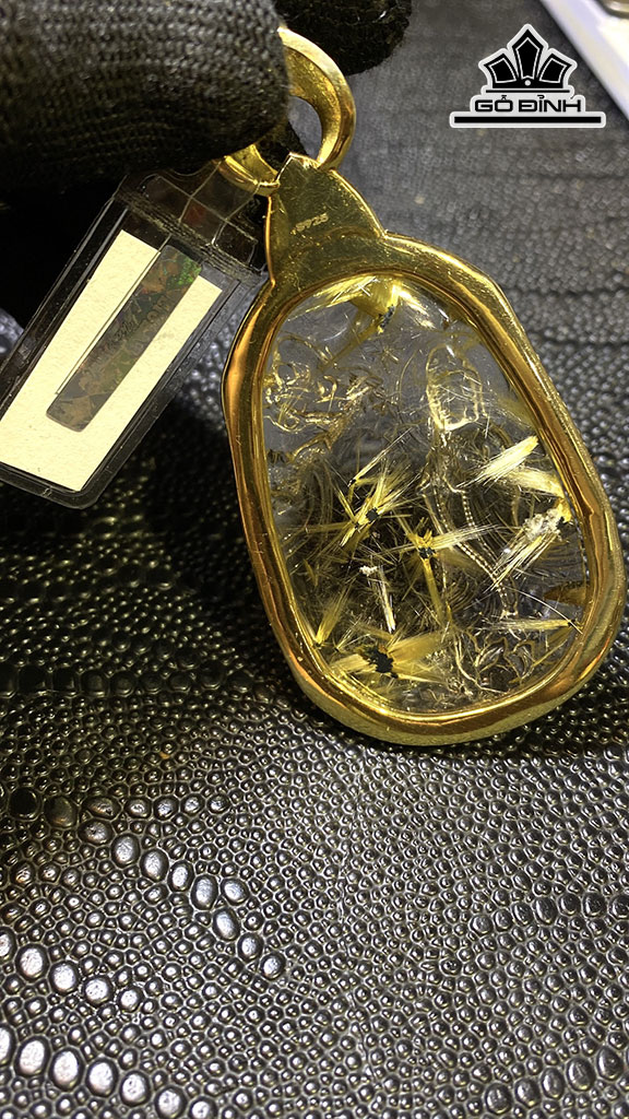 Mặt Dây Chuyền Quan Âm Đá Thạch Anh Tóc Vàng Cao 58,85 Ngang 37,2 (mm) 270,36cts