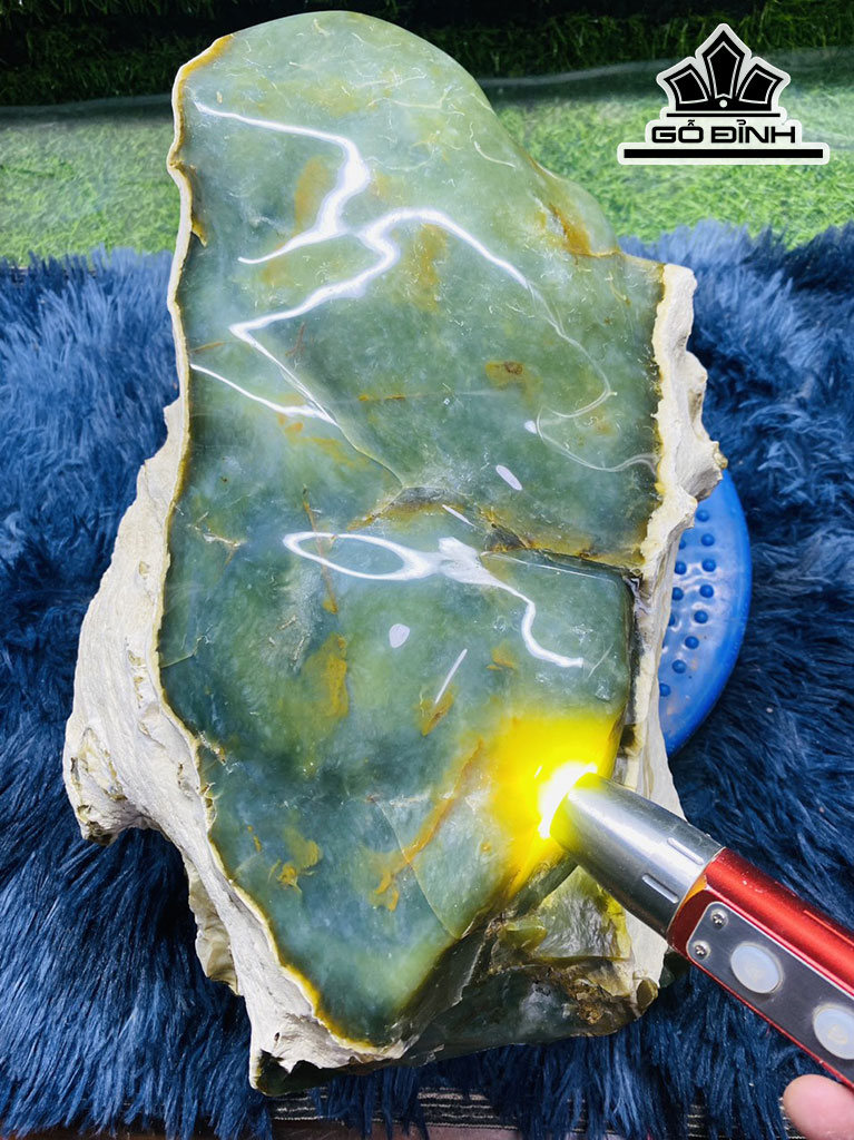 Tác Phẩm Đá Ngọc Lục Bảo 9kg