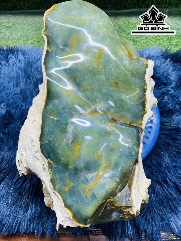Tác Phẩm Đá Ngọc Lục Bảo 9kg