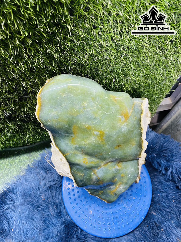 Tác Phẩm Đá Ngọc Lục Bảo 9kg