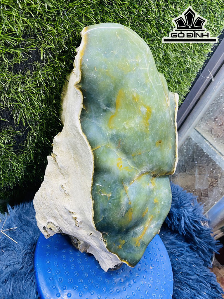 Tác Phẩm Đá Ngọc Lục Bảo 9kg