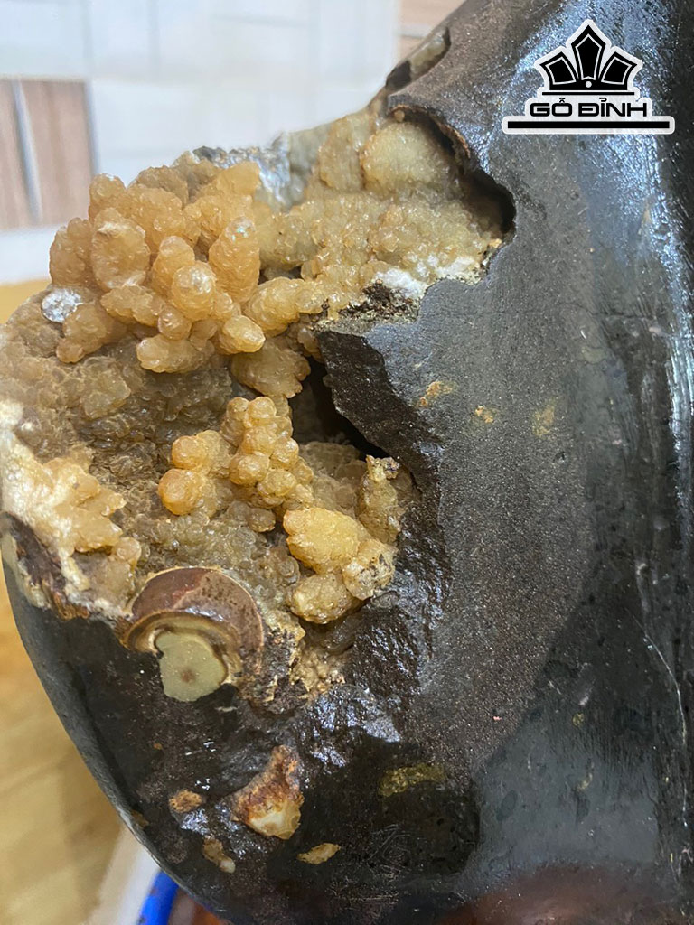 Tác Phẩm Đá Aragonit Cao 32 (cm) 8,8kg