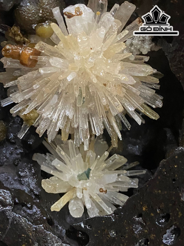 Tác Phẩm Đá Aragonit Cao 31 (cm) 6,3kg