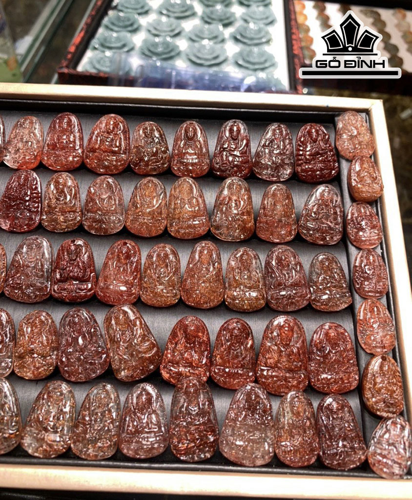 Mặt Dây Chuyền Phật Bản Mệnh Đá Thạch Anh Tóc Đỏ Cao 2,1 Ngang 2,7 (cm)