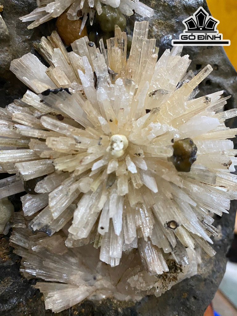 Tác Phẩm Đá Aragonit Cao 35 (cm) 7,2kg