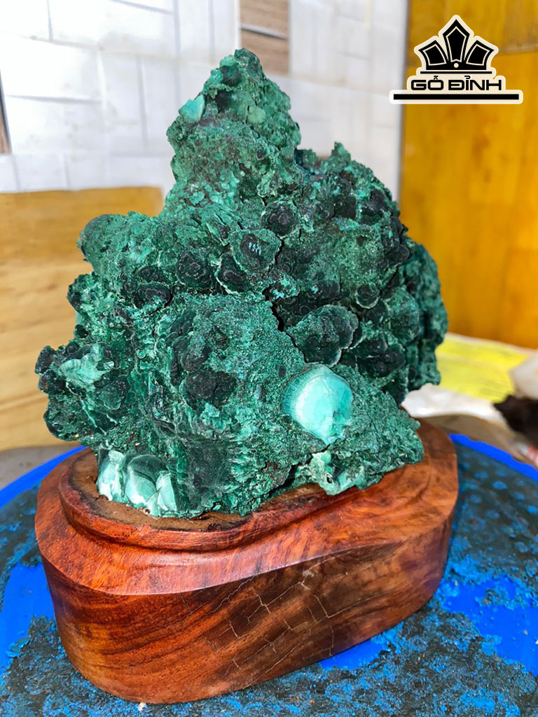 Tác Phẩm Đá Khổng Tước (Malachite) Cao 18 (cm) 2,5kg