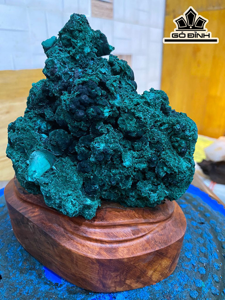 Tác Phẩm Đá Khổng Tước (Malachite) Cao 18 (cm) 2,5kg