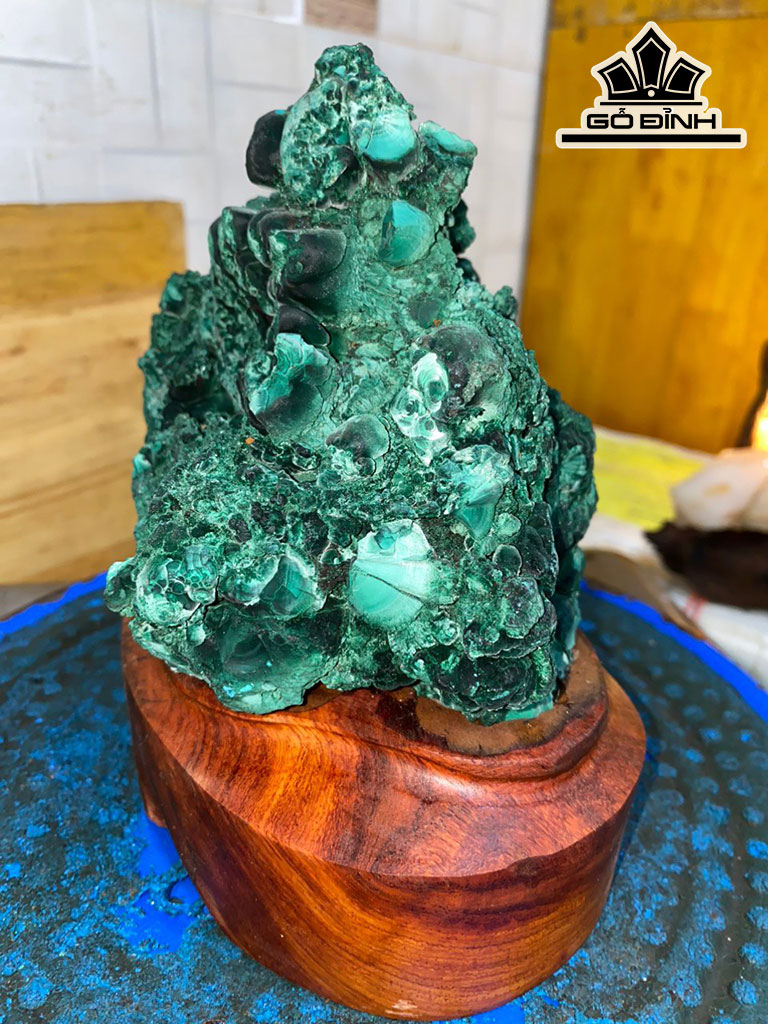 Tác Phẩm Đá Khổng Tước (Malachite) Cao 18 (cm) 2,5kg