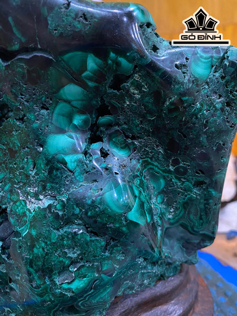 Tác Phẩm Đá Khổng Tước (Malachite) Cao 23 (cm) 3kg