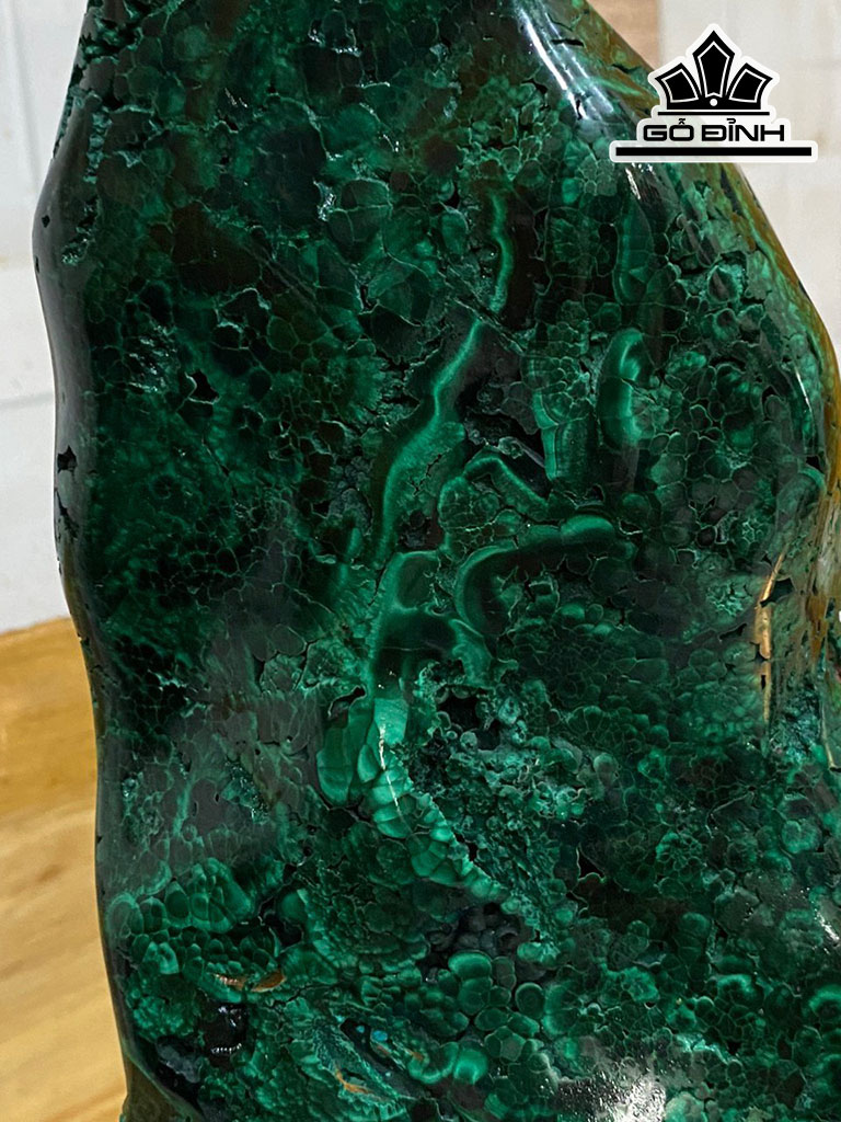 Tác Phẩm Đá Khổng Tước (Malachite) Cao 30 (cm) 2,8kg