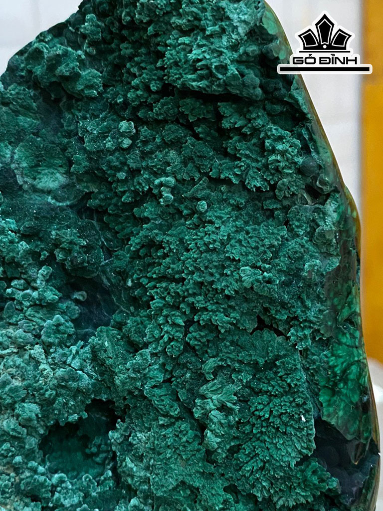 Tác Phẩm Đá Khổng Tước (Malachite) Cao 30 (cm) 2,8kg