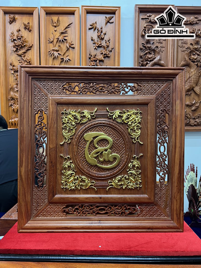 Tranh Chữ Gỗ Hương Cao 61 Ngang61 Khuôn 3 Ván 2,5 (cm)