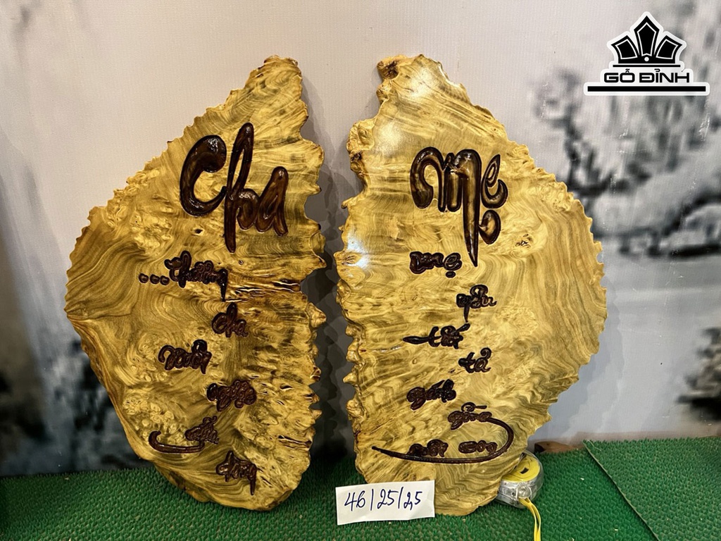 Tranh Cha Mẹ Gỗ Nu Nghiến Cao 46 Ngang 25 Sâu 2,5 (cm)