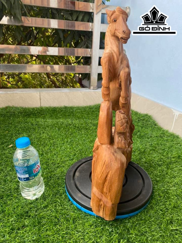 Tượng Ngựa Phong Thủy (Nhất Mã Phi Thiên) Gỗ Ngọc Am Cao 43 Ngang 27 Sâu 11 (cm)