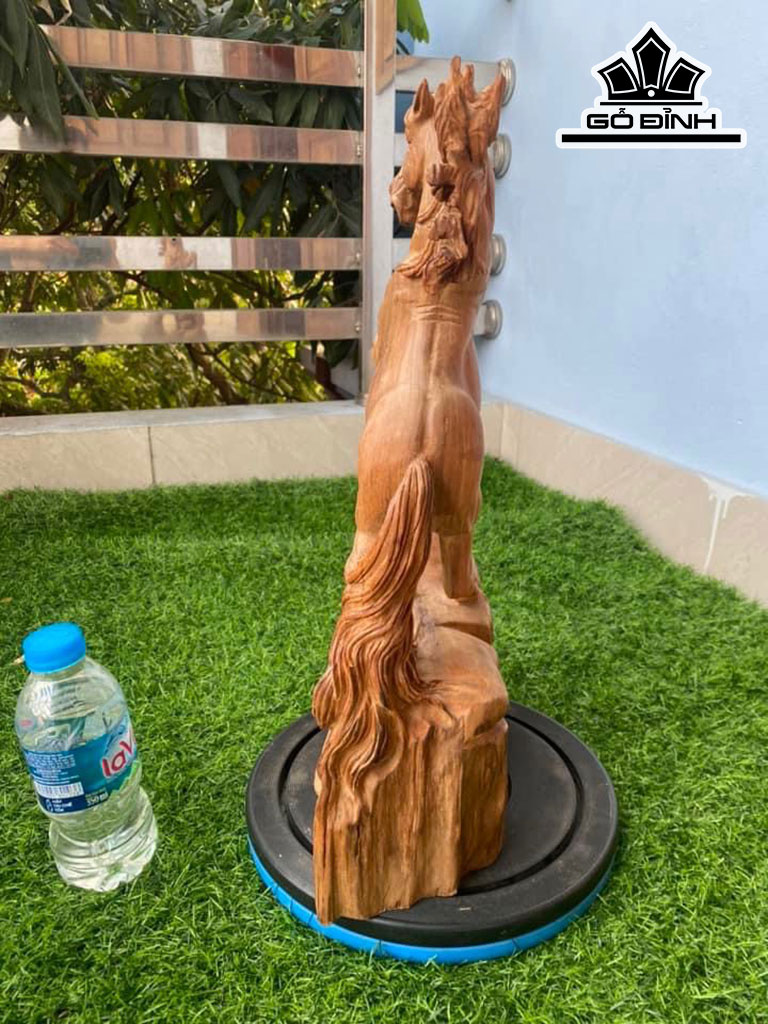 Tượng Ngựa Phong Thủy (Nhất Mã Phi Thiên) Gỗ Ngọc Am Cao 43 Ngang 27 Sâu 11 (cm)