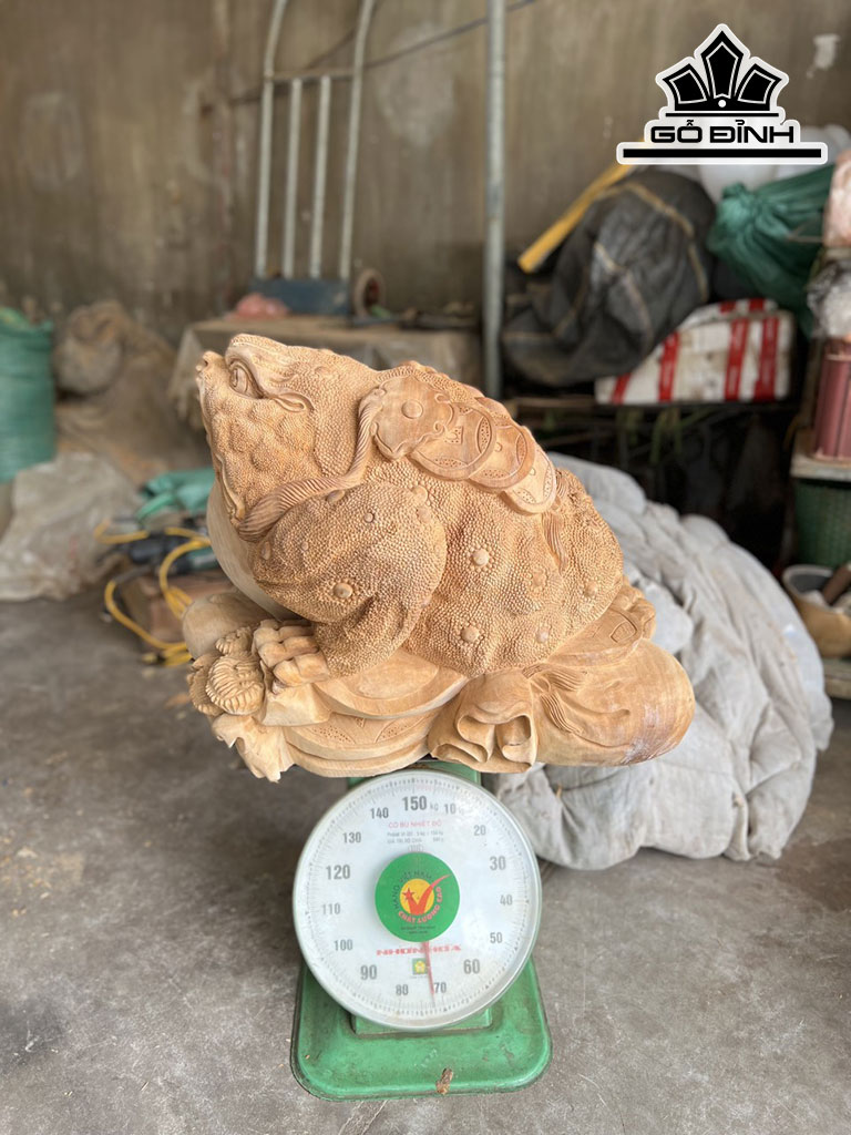 Tượng Cóc Ngậm Tiền Gỗ Ngọc Am Cao 48 Ngang 62 Sâu 60 (cm)