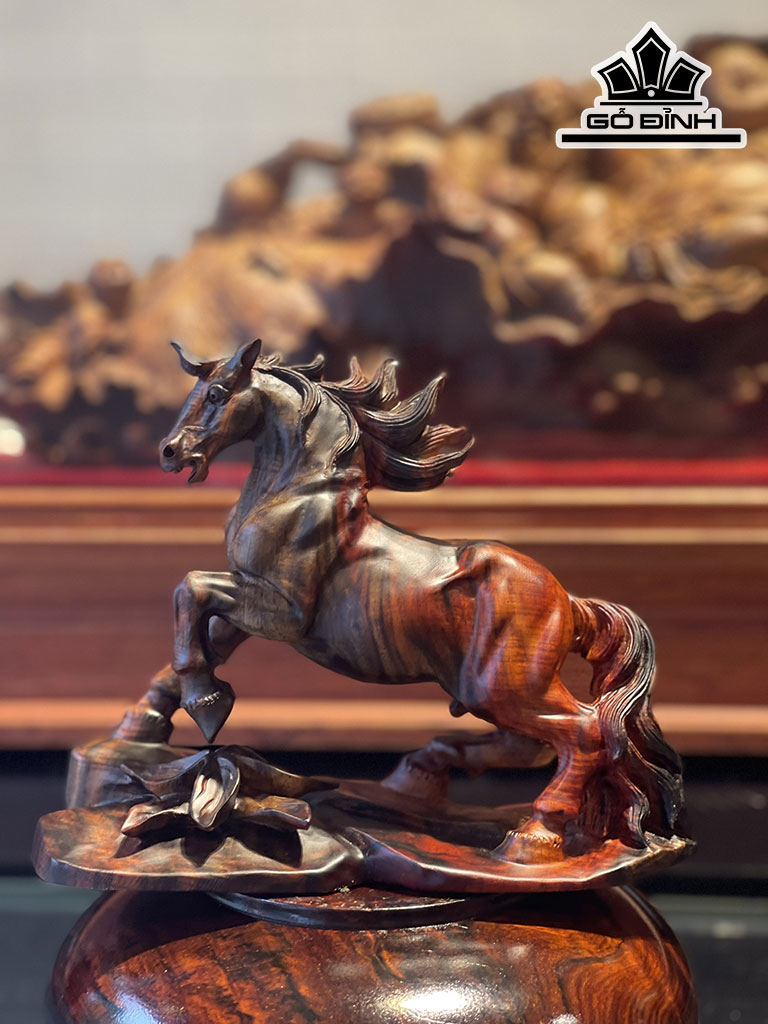 Tượng Ngựa Phong Thủy (Nhất Mã Phi Thiên) Gỗ Trắc Cao 12 Ngang 15 Sâu 7 (cm)