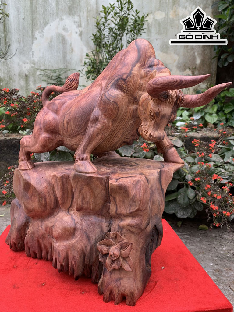 Tượng Bò Tót Gỗ Cẩm Cao 45 Ngang 37 Sâu 22 (cm)