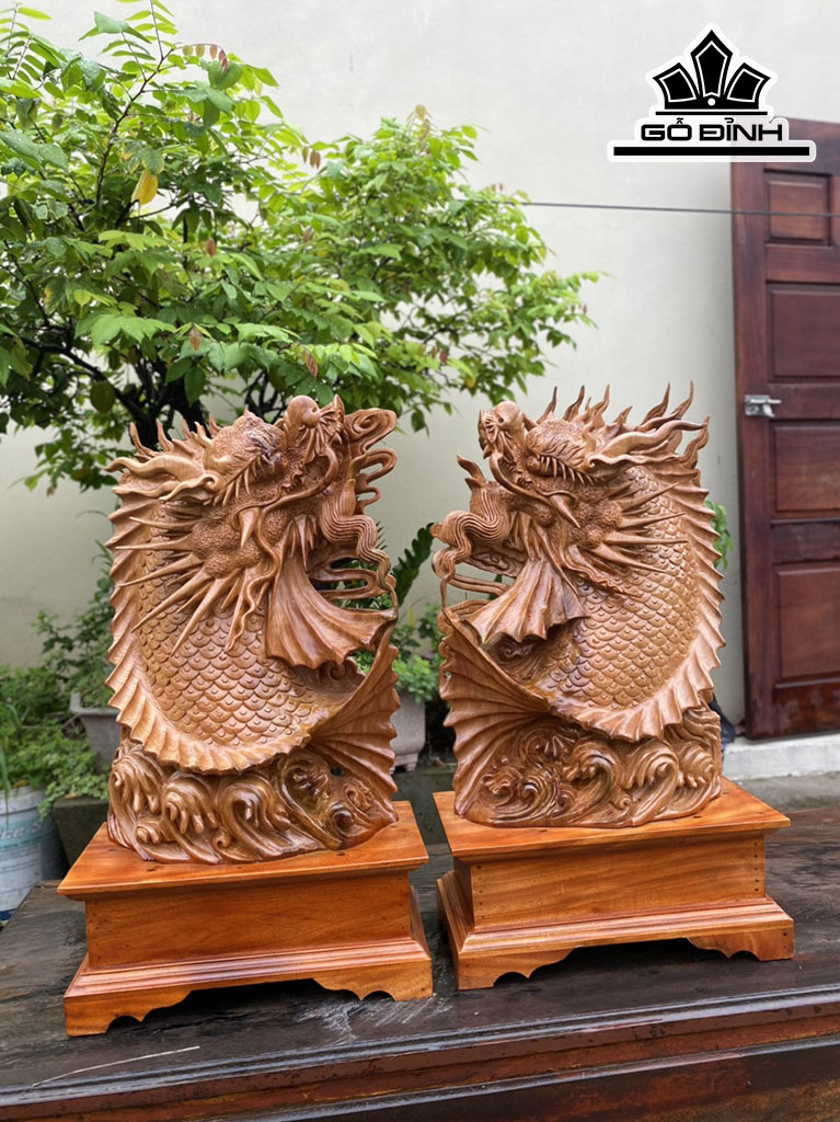 Tượng Cá Chép Hóa Rồng Gỗ Ngọc Am Cao 50 Ngang 35 Sâu 15 Cao Cả Kỷ 65 (cm)