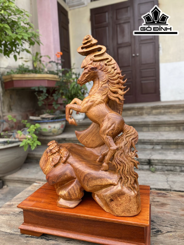 Tượng Ngựa Phong Thủy (Nhất Mã Phi Thiên) Gỗ Hương Cao 58 Ngang 40 Sâu 20 (cm)