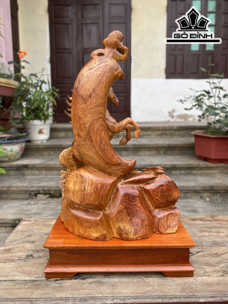 Tượng Ngựa Phong Thủy (Nhất Mã Phi Thiên) Gỗ Hương Cao 58 Ngang 40 Sâu 20 (cm)