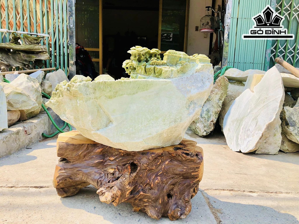 Tác Phẩm Đá Serpentine Cao 69 Ngang 76 Sâu 48 (cm) 105kg