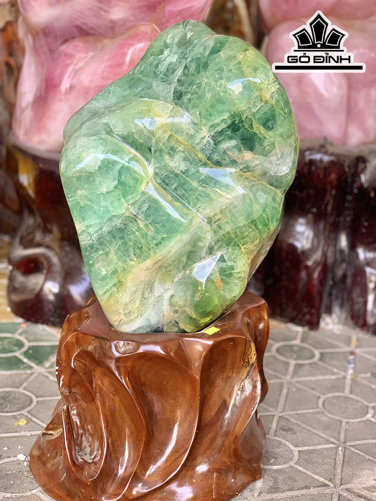 Tác Phẩm Đá Flourite Cao 63 Ngang 31 (cm) 45kg