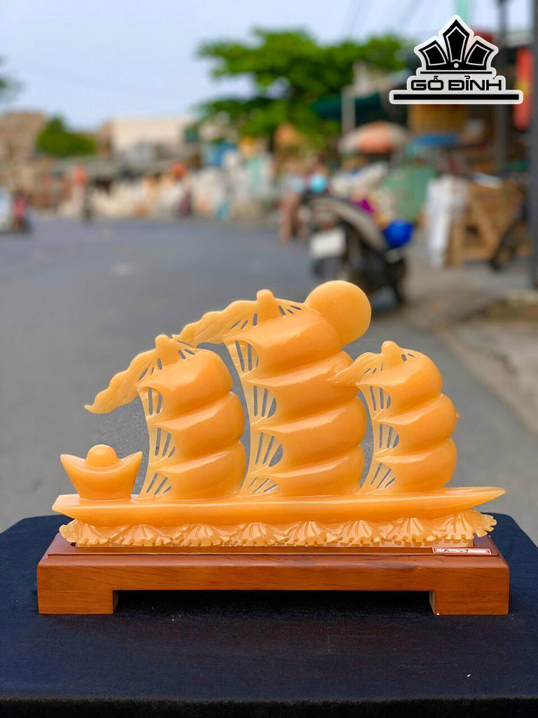 Tác Phẩm Đá Ngọc Hoàng Long Cao 40 Ngang 30 (cm)