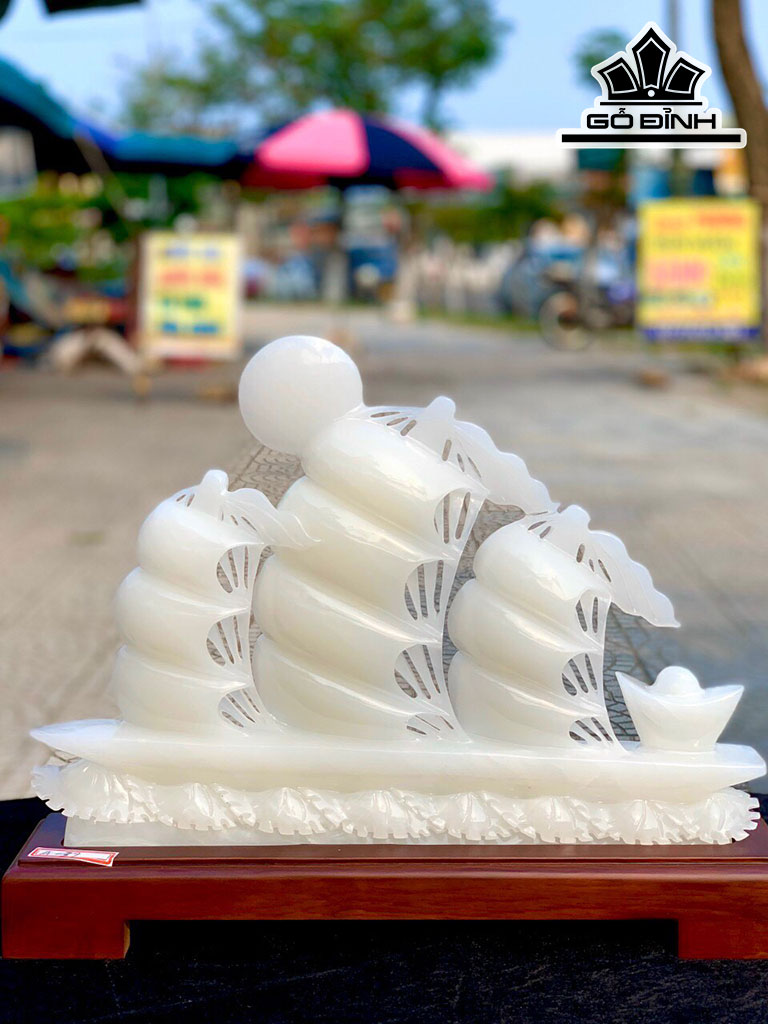 Tác Phẩm Đá Ngọc Hoàng Long Cao 40 Ngang 30 (cm)