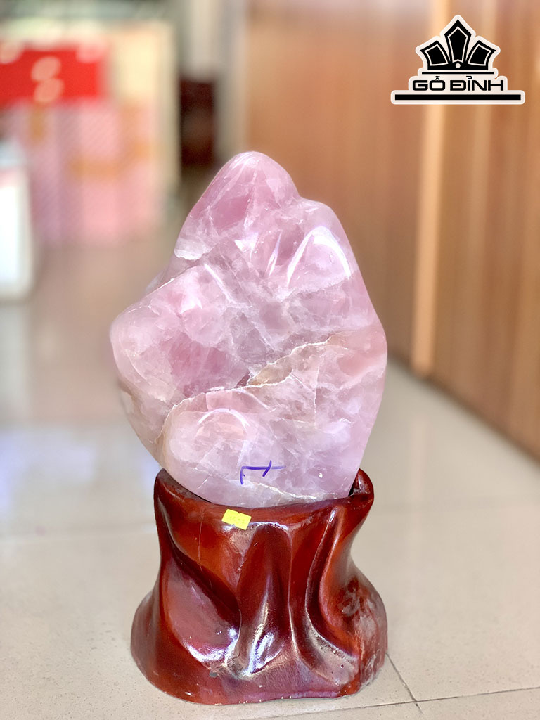 Tác Phẩm Đá Thạch Anh Hồng Cao 45 Ngang 23 (cm) 11,97kg
