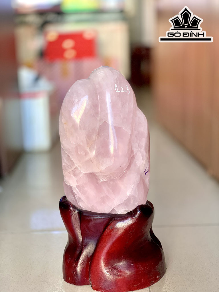 Tác Phẩm Đá Thạch Anh Hồng Cao 47 Ngang 23 (cm) 12,27kg